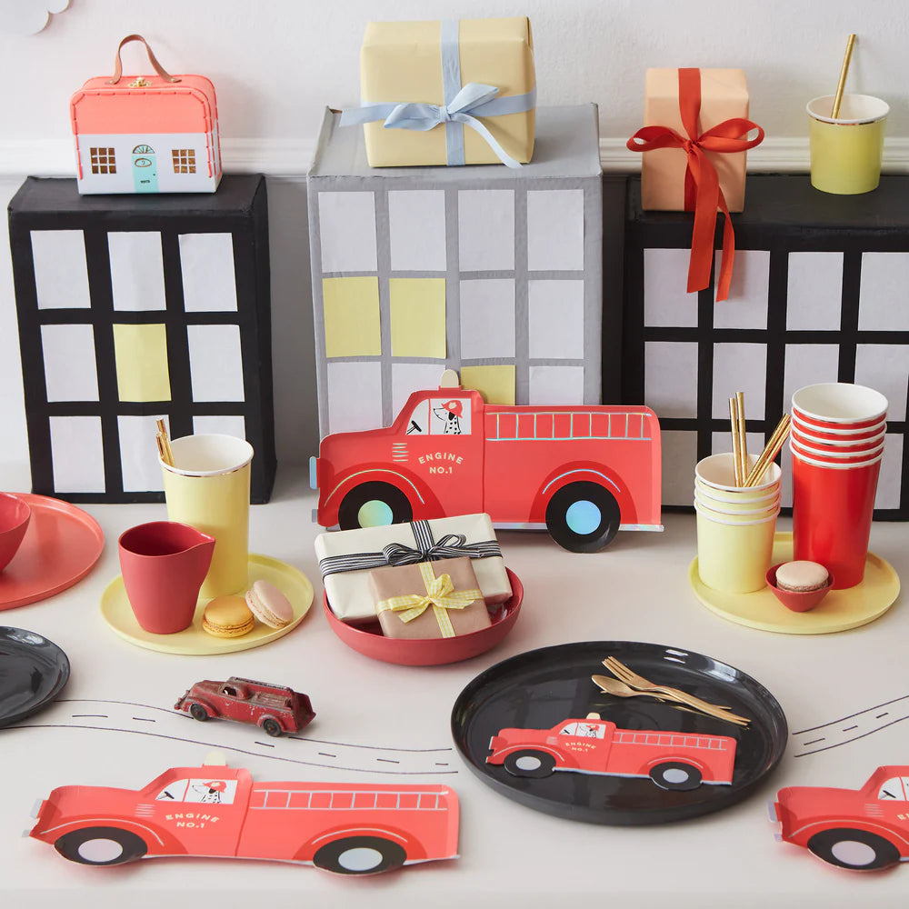 Meri Meri - Fire Truck Plates, 8ct.